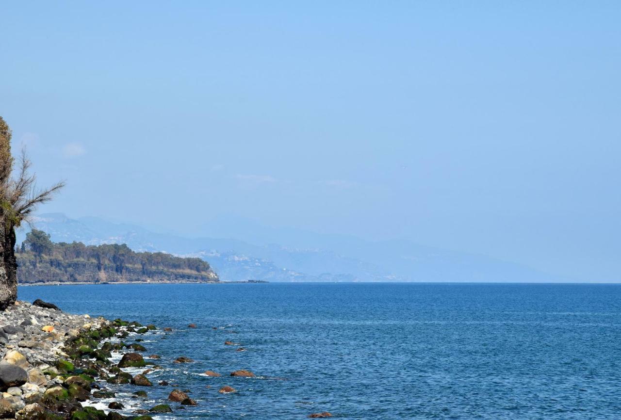 Riviera Degli Eucalipti - Cottage In Riva Al Mare Acireale Bagian luar foto