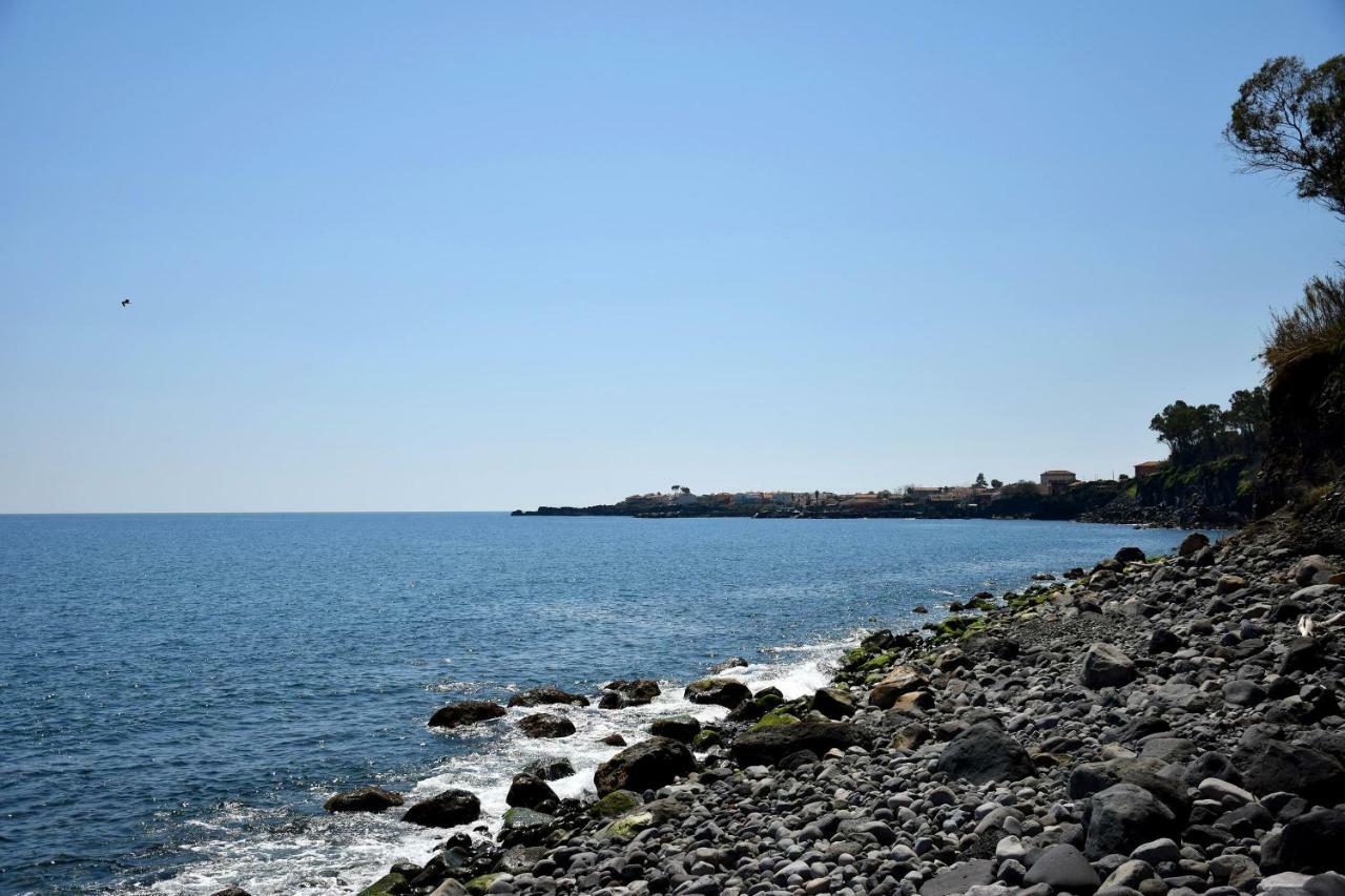 Riviera Degli Eucalipti - Cottage In Riva Al Mare Acireale Bagian luar foto