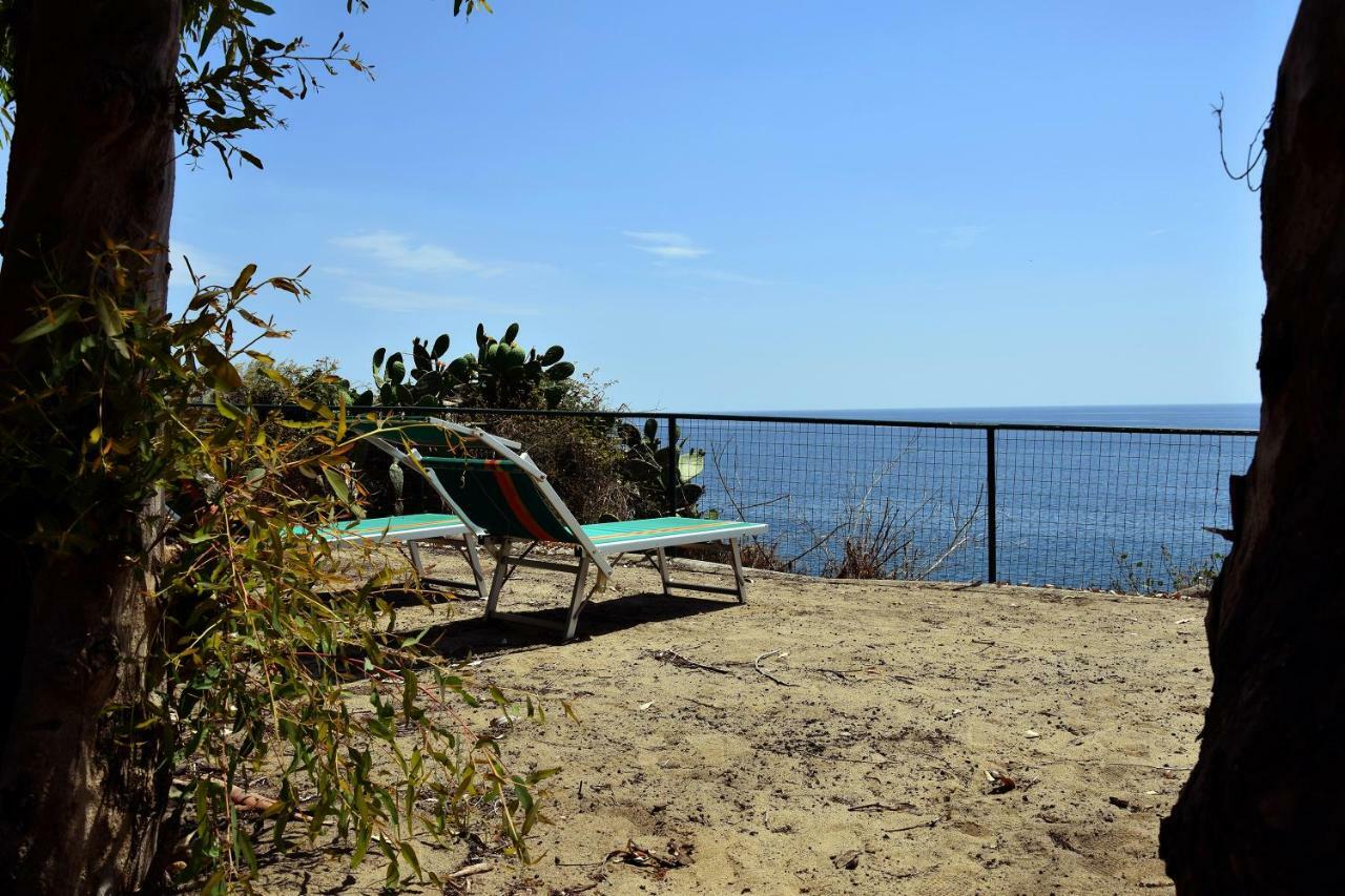 Riviera Degli Eucalipti - Cottage In Riva Al Mare Acireale Bagian luar foto